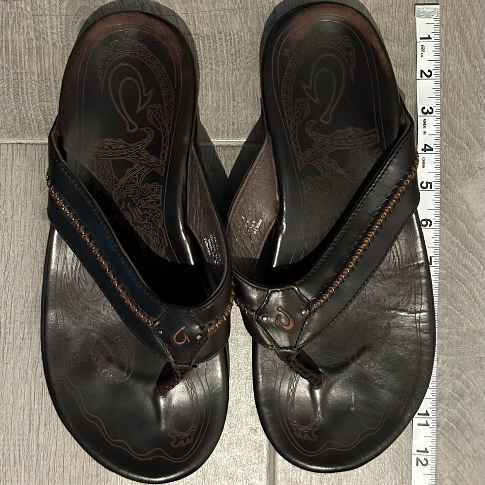 Men's Brown Leather OluKai Sandals Flip Flops PLEASE READ - Picture 2 of 4
